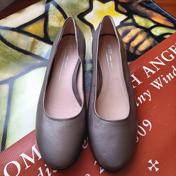 ECCO Women's Grey Leather Round Toe Flats - Picture 1 of 9